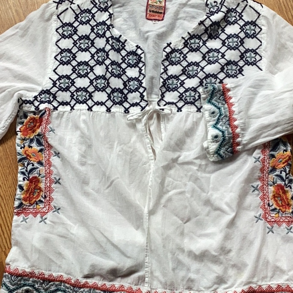 Johnny Was White Top with Blue and Red Embroidery